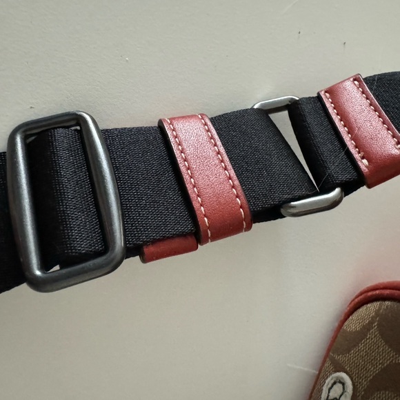 Authentic COACH Peanuts x cross body bag
FREE SHIPPING by Purolator - Picture 8 of 8